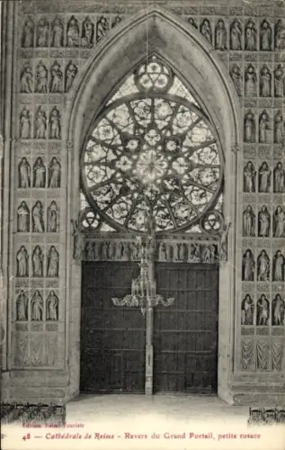 Ak Reims Marne, Kathedrale von  großer Portalbereich, kleine Rosette