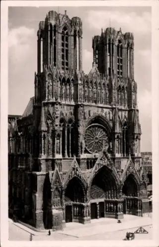 Ak Reims Marne, Kathedrale Front