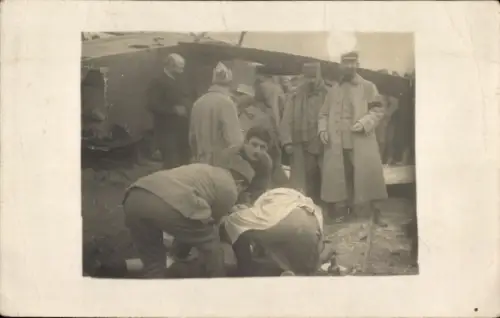 Foto Ak Französische Soldaten in Uniformen, Flugzeug, I. WK
