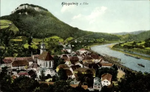 Ak Königstein an der Elbe Sächsische Schweiz, Blick auf  Fluss, Berge, Häuser, Kirche