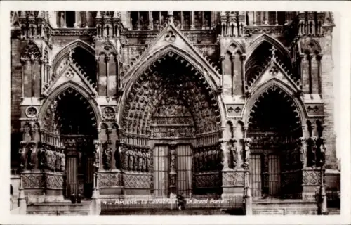 Ak Amiens Somme, Eingang der Kathedrale