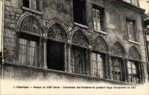 Ak Chartres Eure et Loir, Haus aus dem 13. Jahrhundert, Fensterdekoration, Entdeckung 1911