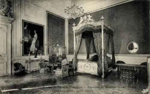 Ak Compiègne Oise, Ausstellung von Möbeln, Second Empire, Raum mit Himmelbett, Gemälde