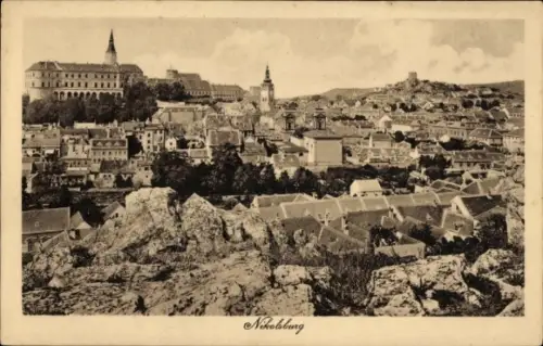 Ak Mikulov Nikolsburg Südmähren, Stadtansicht,  Berge, Häuser,  Gebäude