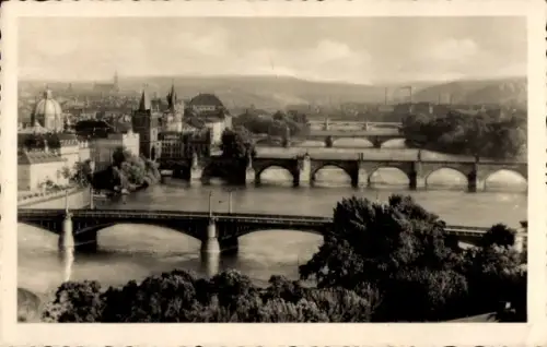 Ak Praha Prag Tschechien, Brücken über einen Fluss, Stadtansicht, Schwarz-Weiß-Foto
