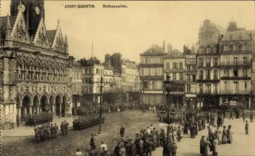 Ak Saint Quentin Aisne, Rathausplatz