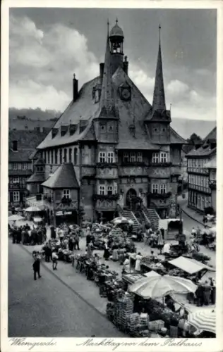 Ak Wernigerode, Markttag vor dem Rathaus, Passanten