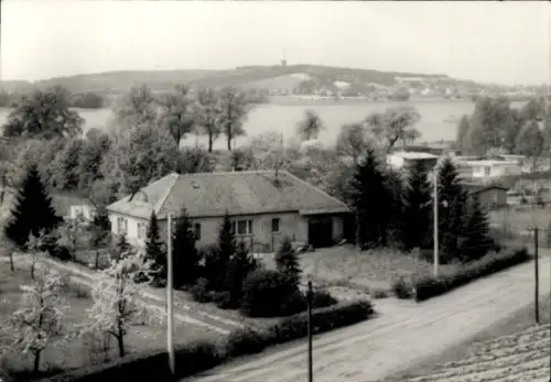 Ak Alt Töplitz Werder an der Havel, Haus, Bäume, Straße, Wasser im Hintergrund, Schwarz-Weiß-Foto
