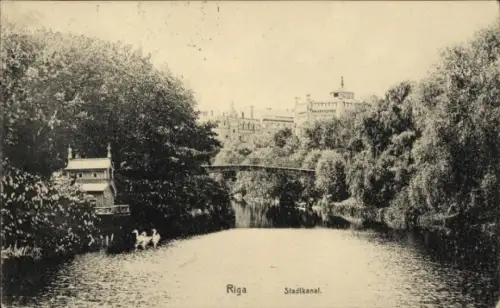 Ak Riga Lettland,  Stadtkanal, Wasser, Bäume, Brücke, Schwäne