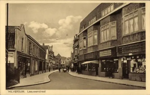Ak Hilversum Nordholland Niederlande, Straße in  Geschäfte, Beschriftung VALUTA