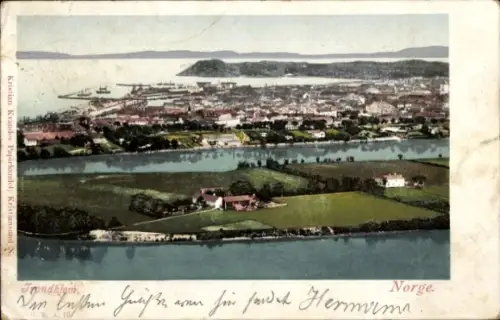 Ak Nordlandet Kristiansund Norwegen, Luftaufnahme von Kristian Sund, Fjord, Schiffe, Wasser, Land