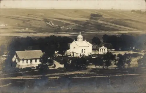 Foto Ak Horní Blatná Bergstadt Platten Region Karlsbad, Blick zu einer Kirche, Felder