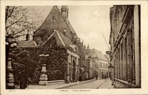 Ak Breda Nordbrabant Niederlande, zeigt das Beginenhof in  eine Kirche, einige Häuser und eine...