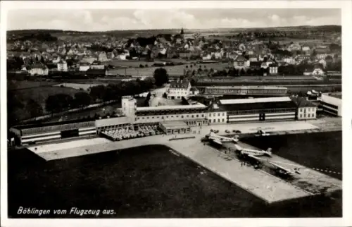 Ak Böblingen in Württemberg, Luftaufnahme von  Flugzeug, Gebäude, Landschaft