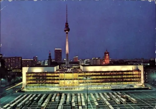 Ak Berlin Mitte, Palast der Republik, Fernsehturm, Rathaus, Nachtbeleuchtung