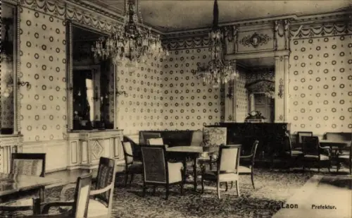 Ak Laon Aisne, Innenraum mit Möbeln, Teppich, Wänden mit Mustern, Spiegel, Kronleuchtern