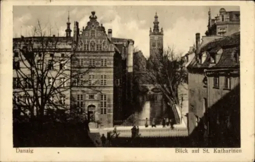 Ak Gdańsk Danzig,  Blick auf St. Katharinen, alte Gebäude, Wasserlauf, Bäume