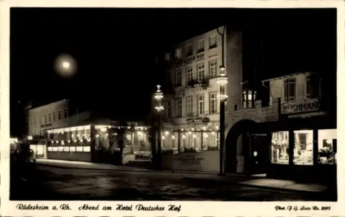 Ak Rüdesheim am Rhein, Rüdesheim a. Rh., Abend, Hotel Deutscher Hof, Buchhandlung, Fotografie