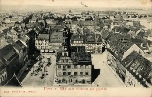 Ak Pirna an der Elbe, Luftaufnahme von  Kirchturm, Stadtansicht, Elbe