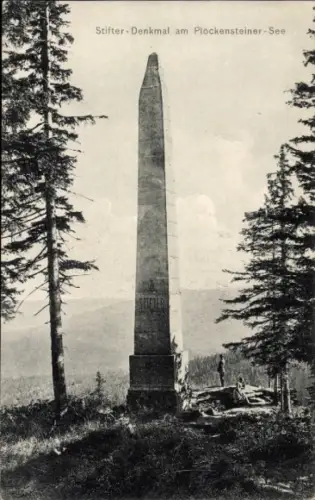 Ak Nová Pec Neuofen Südböhmen, Plešné jezero, Plöckensteinsee, Plöckensteiner See, Stifter Denkmal