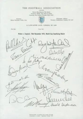 Ak Fußballer, Autogramme, Weltmeisterschaft Qualifikationsspiel Wales gegen England 1972
