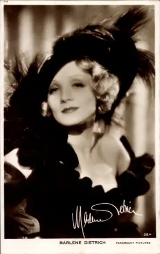 Ak Schauspielerin Marlene Dietrich, Portrait mit Hut