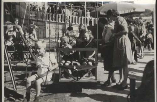 Original Foto Berlin Treptow, Vergnügungspark, Kinderkarussell, um 1948