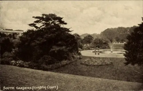 Ak Richmond upon Thames London England, Hampton Court, Südliche Gärten, Brunnen, Bäume, Landschaf
