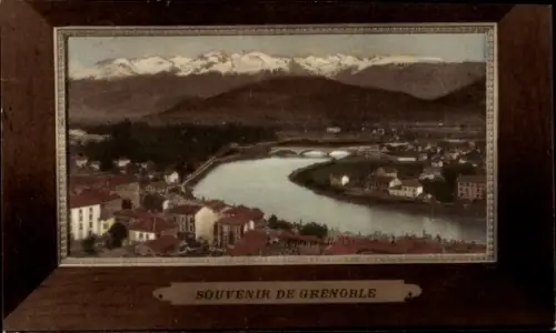 Ak Grenoble Isère, Blick auf  Fluss, Brücke, schneebedeckte Berge, 