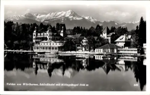 Ak Velden am Wörthersee in Kärnten,  Schloßhotel, Mittagskogel, Berge, Wasser