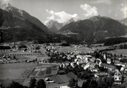 Ak Kötschach Mauthen in Kärnten, Landschaft mit Bergen, Dorfansicht, Kirche, Felder