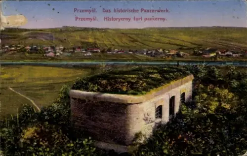 Ak Przemyśl Polen, Historisches Panzerwerk,  Landschaft im Hintergrund