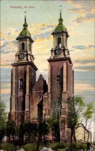 Ak Gniezno Gnesen Posen,  Der Dom, zwei Türme, farbige Darstellung, Bäume im Vordergrund