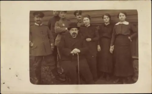 Foto Ak Kibarty Tschernyschewskoje Eydtkau Eydtkuhnen Ostpreußen, Lehrer Wiemer, Soldaten, Frauen