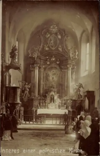Foto Ak Polen, Innenansicht einer polnischen Kirche