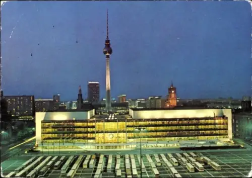 Ak Berlin Mitte, Palast der Republik, Fernsehturm, Rathaus, Nachtbeleuchtung