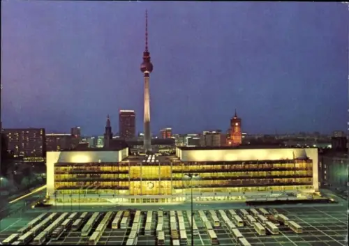 Ak Berlin Mitte, Palast der Republik, Fernsehturm, Rathaus, Nachtbeleuchtung