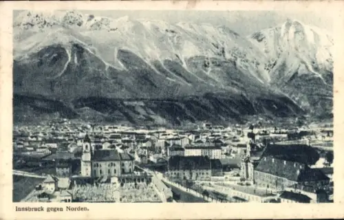 Ak Innsbruck in Tirol, Schwarz-Weiß-Bild von  Berge im Hintergrund, Text: Innsbruck gegen Norden