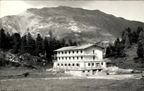Ak Obertauern in Salzburg, Berglandschaft, Hotelgebäude, Bäume, keine Personen