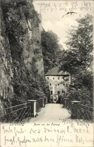 Ak Salzburg in Österreich,  Partie von der Festung, Brücke, Felsen, Bäume
