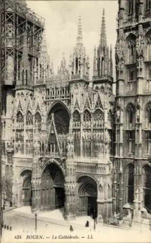 Ak Rouen Seine Maritime, Vorderansicht der Kathedrale von  gotische Architektur, keine Personen, 