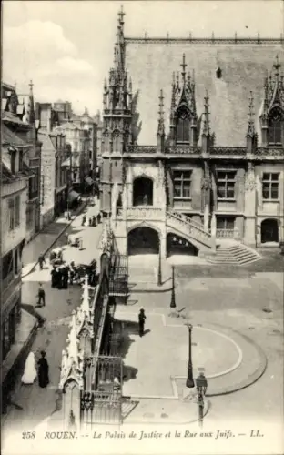 Ak Rouen Seine Maritime, Palais de Justice, Rue aux Juifs, Menschenmenge,  Architektur