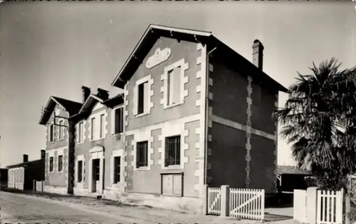 Ak Le Temple Médoc Gironde, Rathaus