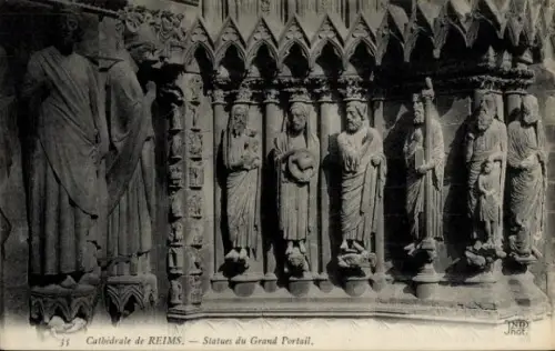 Ak Reims Marne, Statuen am Grand Portail, Kathedrale von  YND