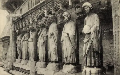 Ak Reims Marne, Kathedrale von  Statuen der oberen Galerie, Nordseite des Querschiffs