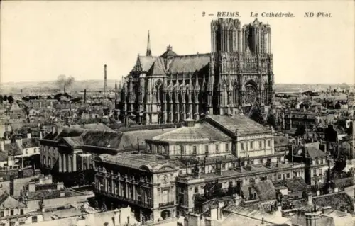 Ak Reims Marne, Kathedrale von  Stadtansicht, ND Phot.