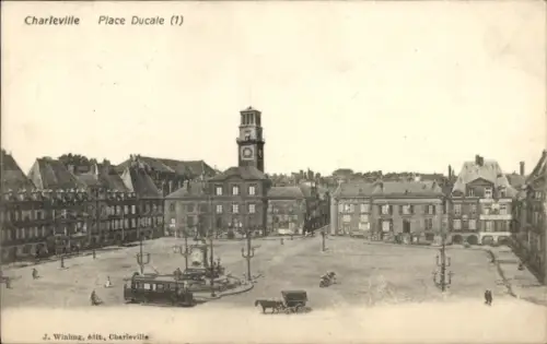 Ak Charleville Mézières Ardennes,  Place Ducale,  , Personen, Straßenbahn