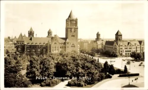 Ak Poznań Posen, Panorama am Schloss,   Gebäude, Bäume, Straßenansicht