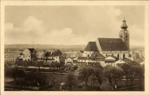 Ak Mühldorf am Inn Oberbayern, Pfarrkirche mit Pfarrhof,   Ansicht