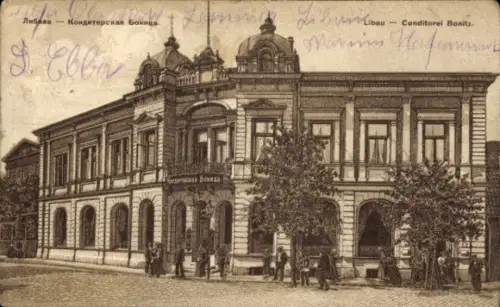 Ak Liepaja Libau Lettland, Konditorei Bonitz,   Architektur, Bäume, Straßenansicht